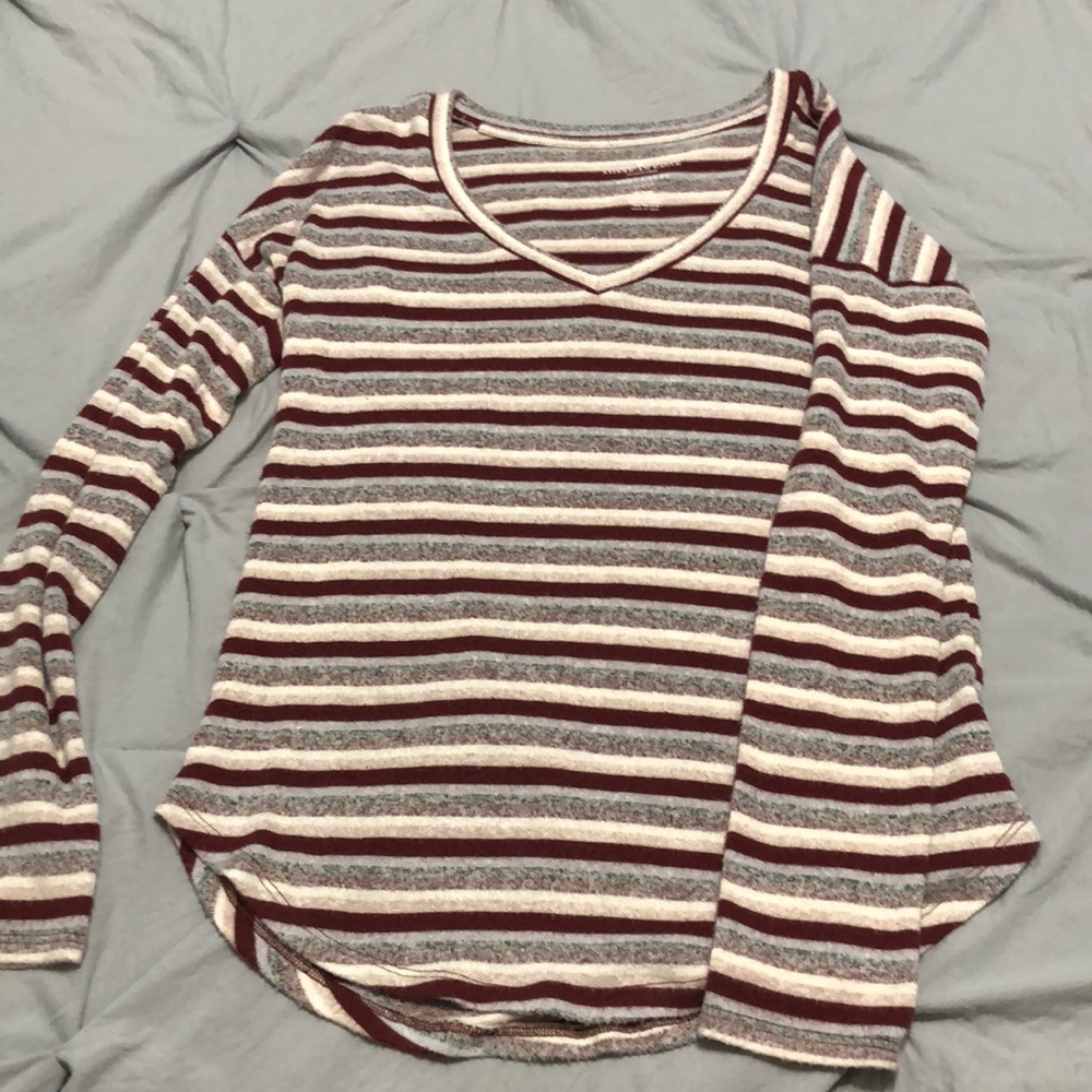 American Eagle Long sleeve v neck